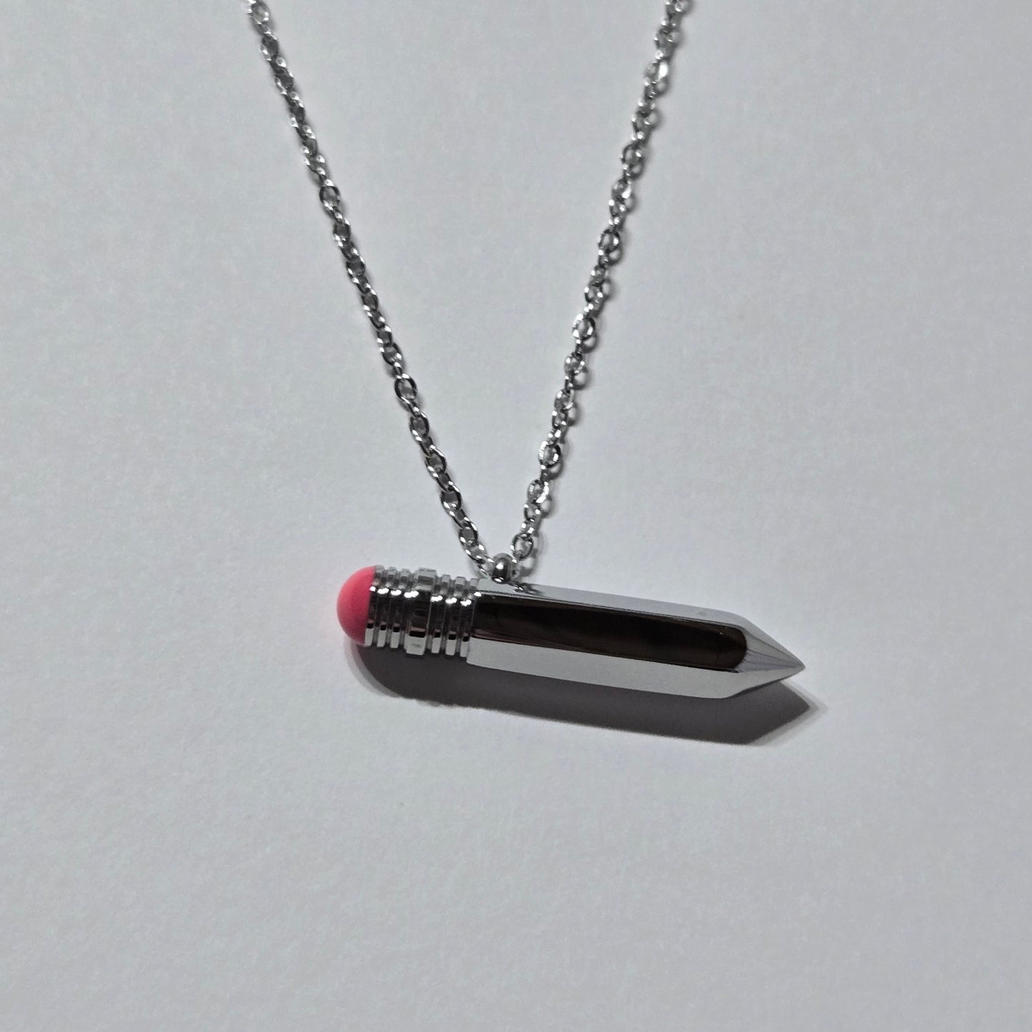 Cadena con colgante de Lápiz