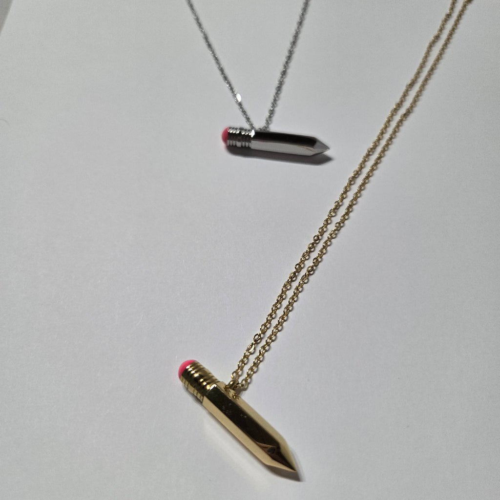 ✨ Oferta: Duo de Cadenas con Colgante de Lápiz – Dorado y Plateado ✨