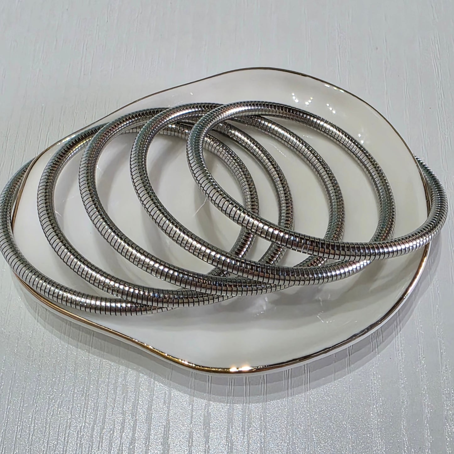 ✨ Pulsera Serpentina Dorada o Plateada – Elegancia Flexible para tu Estilo Diario ✨