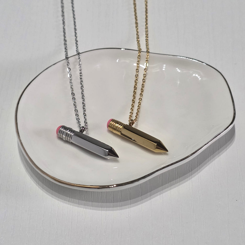 ✨ Oferta: Duo de Cadenas con Colgante de Lápiz – Dorado y Plateado ✨