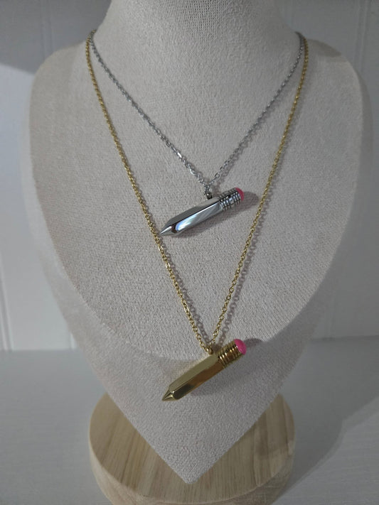 ✨ Oferta Especial: 2 Cadenas con Colgante de Lápiz – Dorado y Plateado ✨
